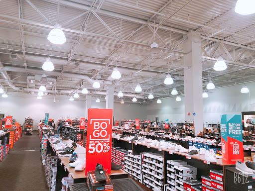 Shoe Store «Off Broadway Shoe Warehouse», reviews and photos, 21 Curtner Ave, San Jose, CA 95125, USA