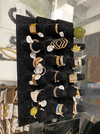 Thrift Store «Grannies Attic», reviews and photos, 1327 E Main, Puyallup, WA 98372, USA