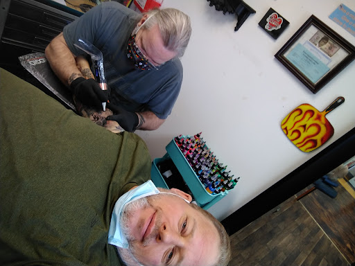 Tattoo Shop «Lawrence Tattoo Company», reviews and photos, 600 Lawrence Ave #2a, Lawrence, KS 66049, USA