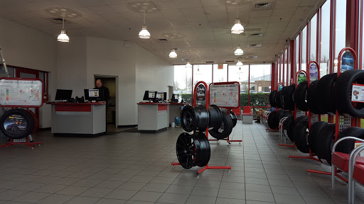 Tire Shop «Discount Tire Store - Beaverton, OR», reviews and photos, 18643 NW Eider Ct, Beaverton, OR 97006, USA