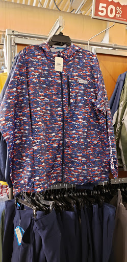 Sportswear Store «Columbia Sportswear Outlet Store at Edinburgh Premium Outlets», reviews and photos, 11715 NE Executive Dr #100, Edinburgh, IN 46124, USA