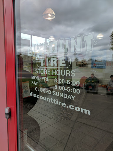 Tire Shop «Discount Tire Store - Tigard, OR», reviews and photos, 11462 SW Pacific Hwy, Tigard, OR 97223, USA