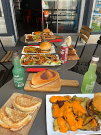 Plats et boissons du Restaurant de hamburgers Les tontons burgers montchat à Lyon - n°10