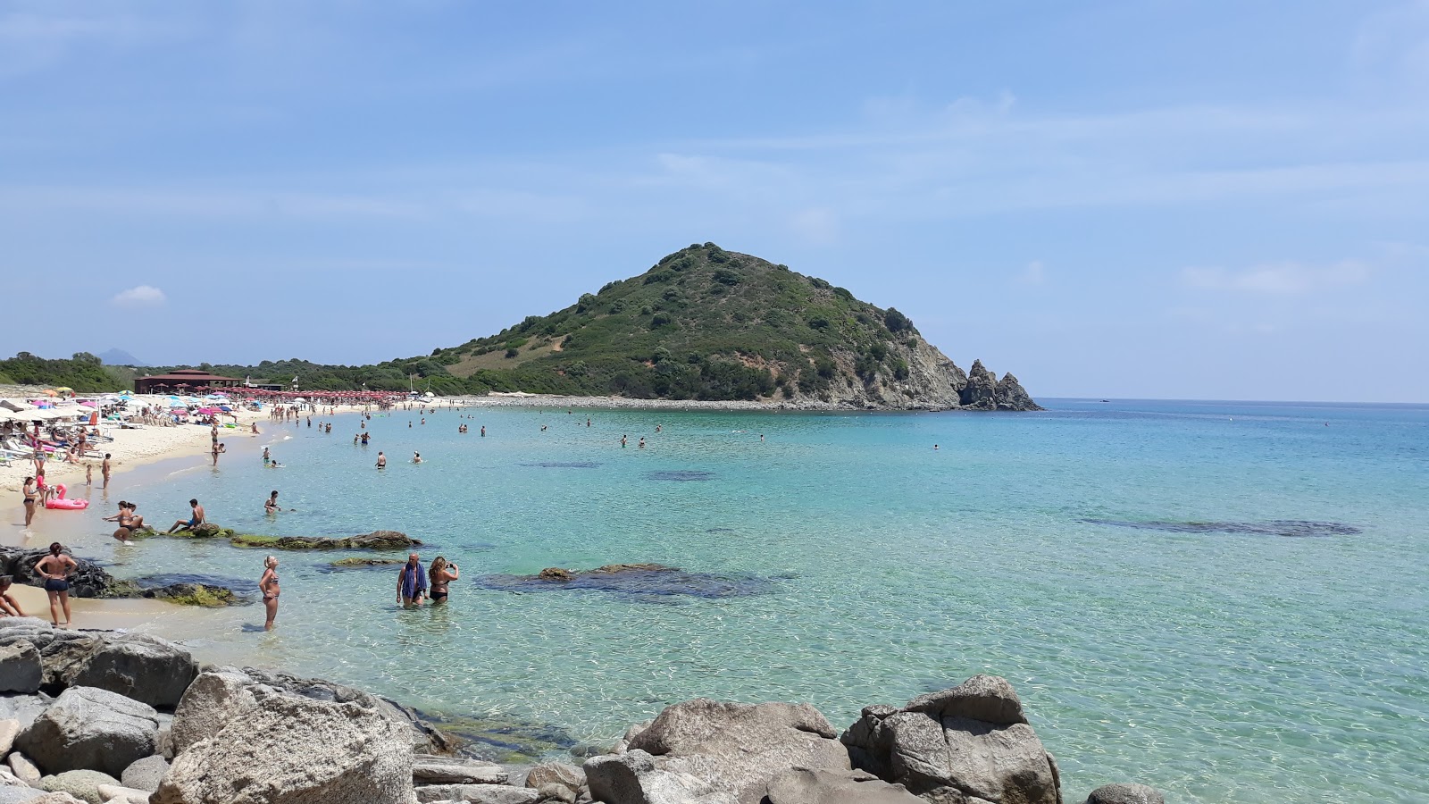 Cala Monte Turno Plajı'in fotoğrafı parlak ince kum yüzey ile