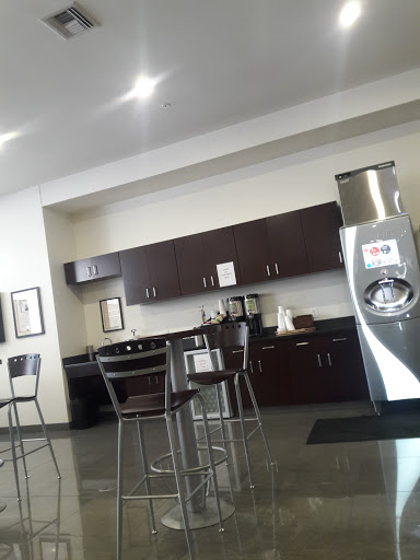 Car Dealer «Tommie Vaughn Ford», reviews and photos, 1201 N Shepherd Dr, Houston, TX 77008, USA