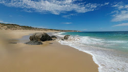 Photo de Butlers Beach avec rivage droit, long