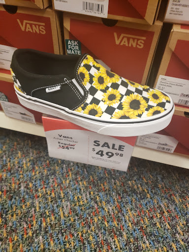 Shoe Store «Shoe Carnival», reviews and photos, 3800 Merle Hay Rd, Des Moines, IA 50310, USA