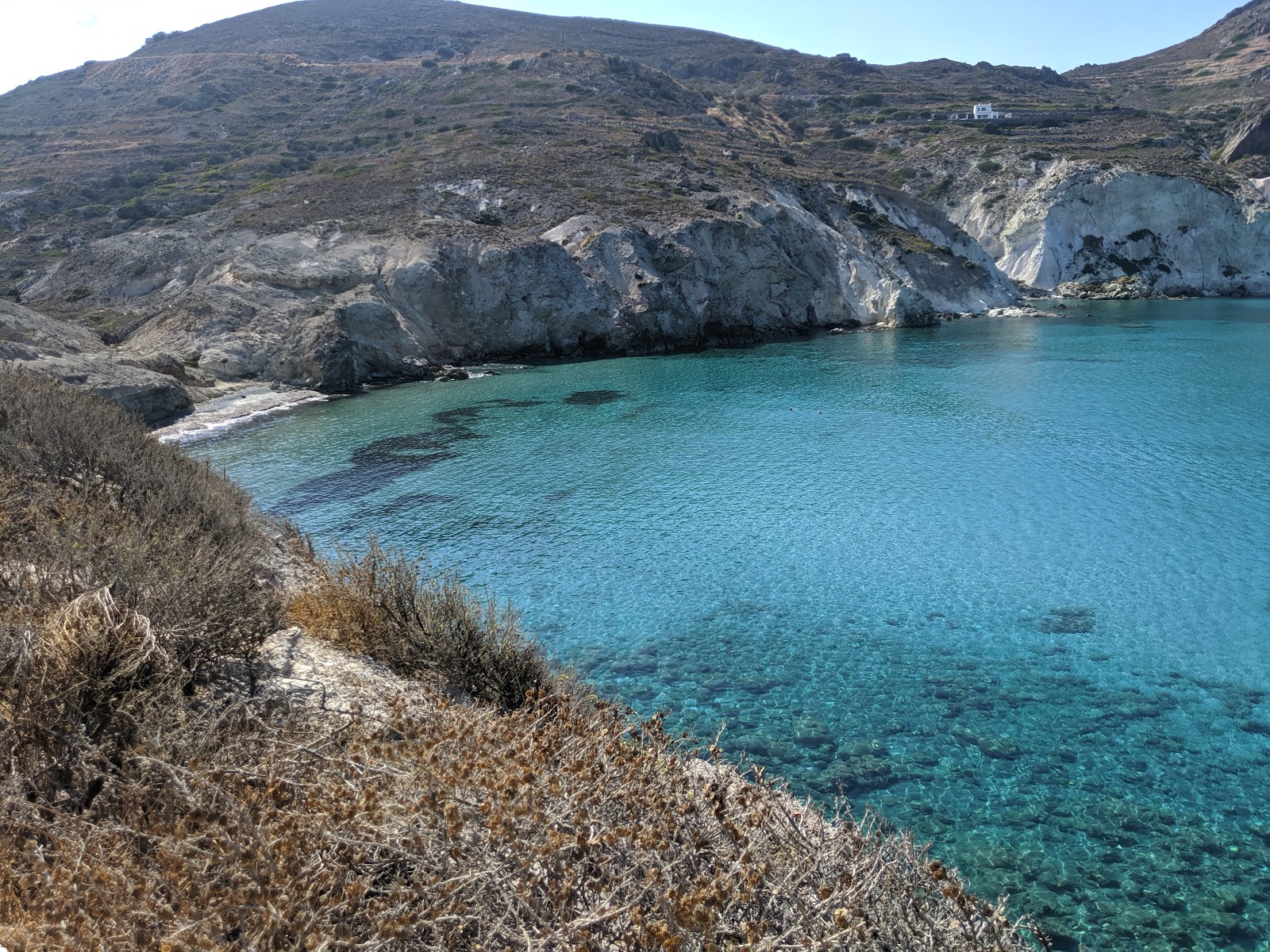 Tourkothalassa beach的照片 带有碧绿色纯水表面