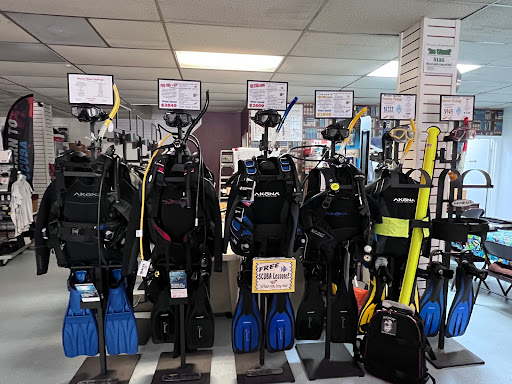 SCUBA Instructor «WOODS & WATER OUTDOOR SPORTS CENTER», reviews and photos, 124 Edwards Ave, Brandon, FL 33510, USA