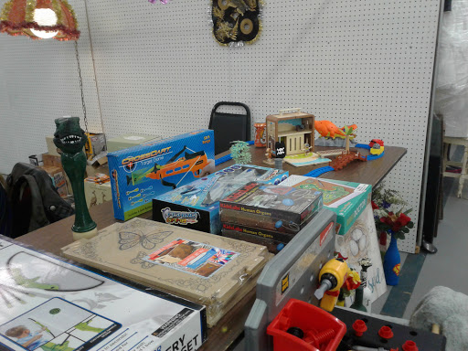 Flea Market «Streetsboro Flea Market - Furniture, Antiques, Collectibles», reviews and photos, 1513 Streetsboro Rd, Streetsboro, OH 44241, USA