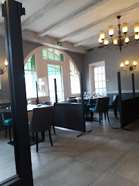 Atmosphère du Restaurant français Hotel Restaurant Salle de réunion Logis le Paris Nice à Joigny - n°3