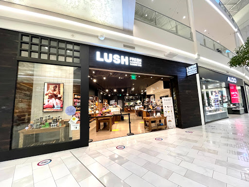 Cosmetics Store «Lush», reviews and photos, 112 E Broadway, Bloomington, MN 55425, USA