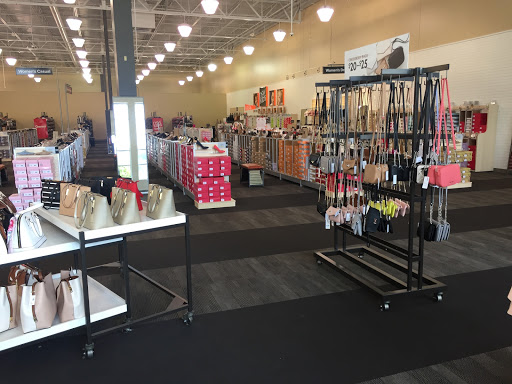 Shoe Store «DSW Designer Shoe Warehouse», reviews and photos, 520 E Waterfront Dr, Homestead, PA 15120, USA