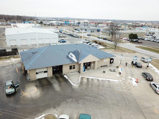 Auto Plaza Car Wash en Lawrence