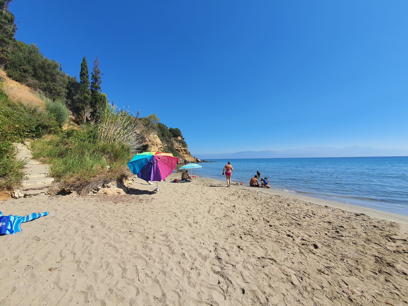 Φωτογραφία του Παραλία Κολονίδες με μπεζ άμμος επιφάνεια