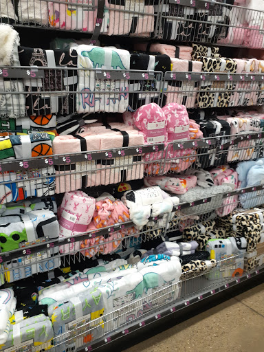 Shopping Mall «Southland Four Seasons Shopping Center», reviews and photos, 600 Clairton Blvd, Pittsburgh, PA 15236, USA