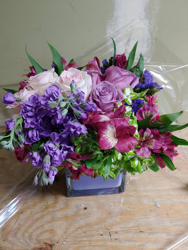 Florist «Paragon Flowers West», reviews and photos, 323 Walnut St, St Charles, IL 60174, USA