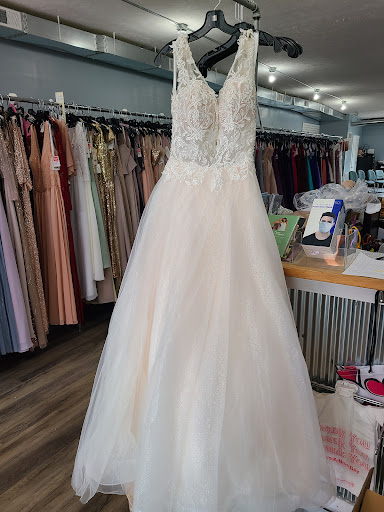 Bridal Shop «Spring Lake Bridal», reviews and photos, 616 E Savidge St B, Spring Lake, MI 49456, USA