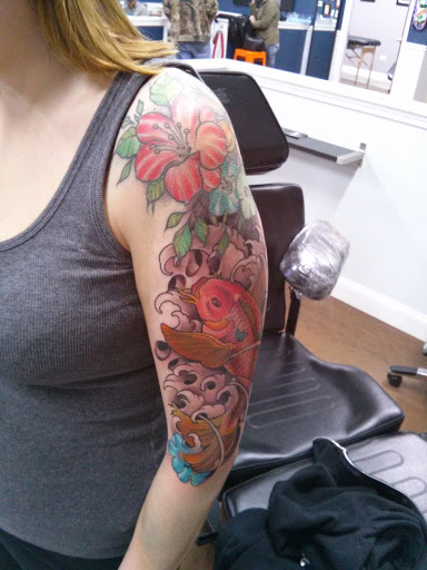 Tattoo Shop «Electric Tattoo Parlor , Piercing, and Tattoo Removal.», reviews and photos, 2319 Randall Rd, Carpentersville, IL 60110, USA