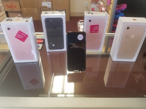 Cell Phone Store «WeBuyUCell», reviews and photos, 651 E Main St #9b, Haines City, FL 33844, USA