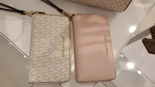Fashion Accessories Store «Michael Kors», reviews and photos, 3925 Eagan Outlets Pkwy #860, Eagan, MN 55122, USA