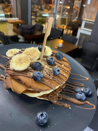 Opinii despre ΠΆΜΕ Πλατεία/ PAME PLATEIA în Θεσσαλονίκη - Καφετέρια