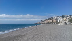 Φωτογραφία του Playa de Velilla - δημοφιλές μέρος μεταξύ λάτρεις της χαλάρωσης