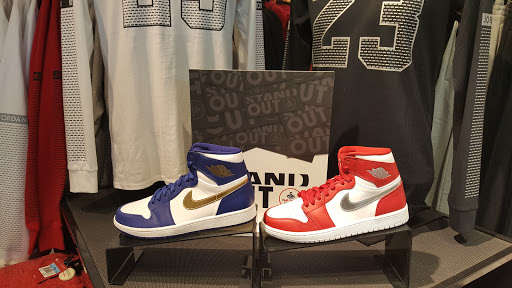 Shoe Store «Foot Locker», reviews and photos, 102 Smith Haven Mall, Lake Grove, NY 11755, USA