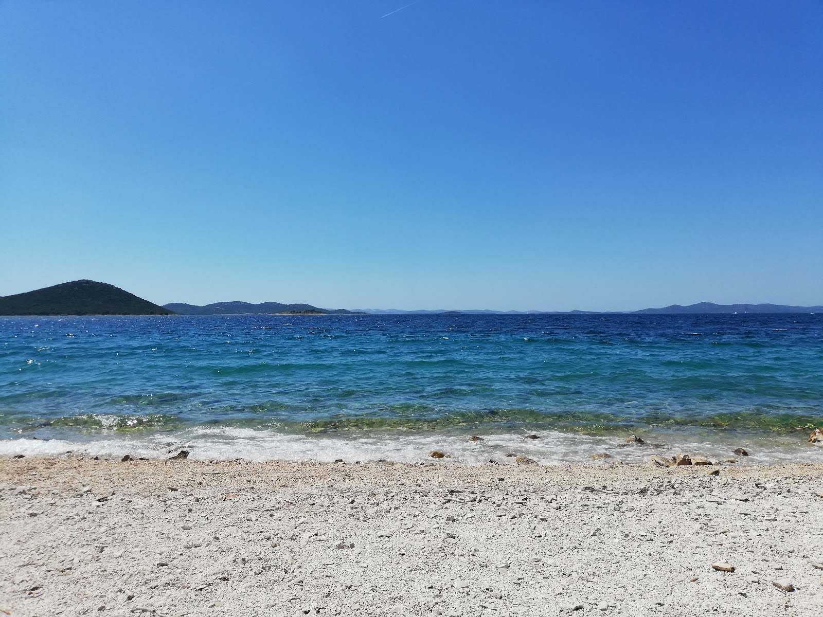 Foto von Buqez beach und die siedlung