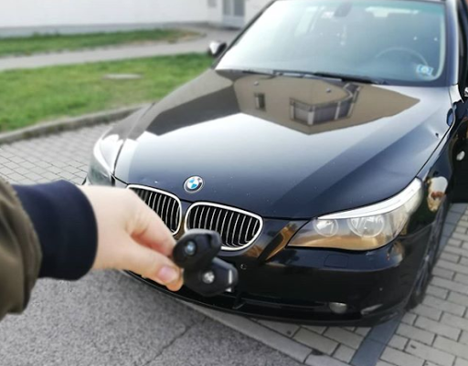 Zámečnická pohotovost🔑výroba autoklíčů, nouzové otevírání dveří, bytů, domů a automobilů nonstop 24/7 🚗