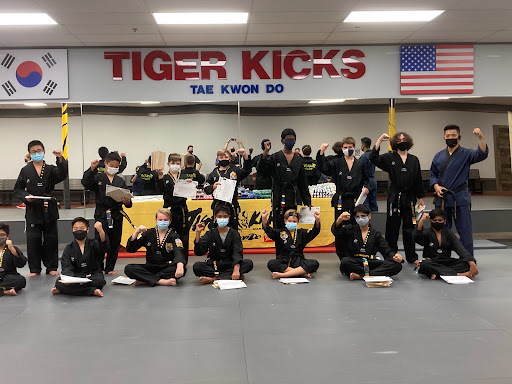 Shopping Mall «Lionville Shopping Center», reviews and photos, 168 Eagleview Blvd, Exton, PA 19341, USA