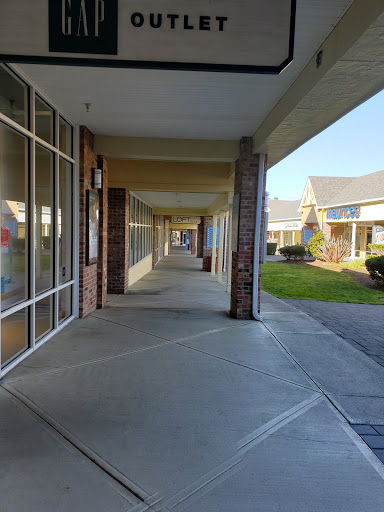 Shopping Mall «Lincoln City Outlets», reviews and photos, 1500 SE East Devils Lake Rd, Lincoln City, OR 97367, USA