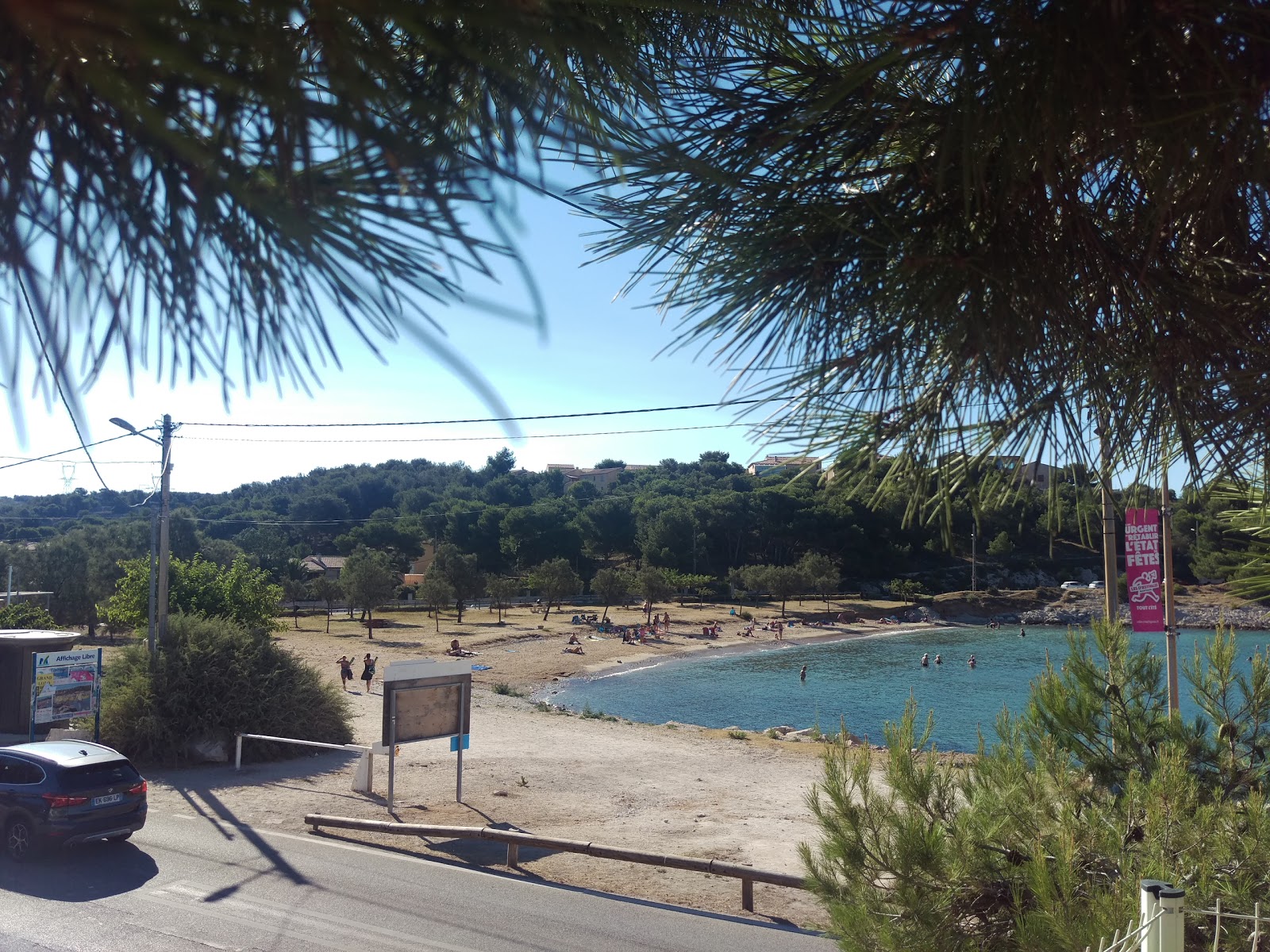 Foto de Laurons beach con arena beige superficie