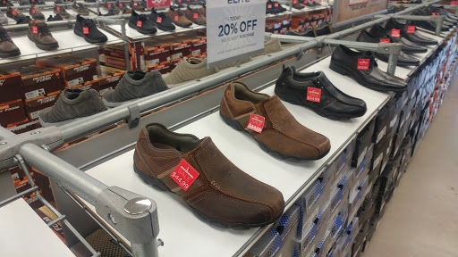 Shoe Store «SKECHERS Factory Outlet», reviews and photos, 1201 Airport Fwy #185, Euless, TX 76040, USA