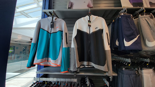 Shoe Store «Champs Sports», reviews and photos, 6600 Topanga Canyon Blvd, Canoga Park, CA 91303, USA