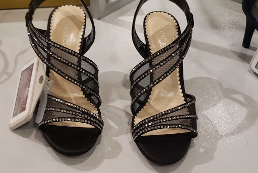 Stores to buy women's clarks sandals Minneapolis