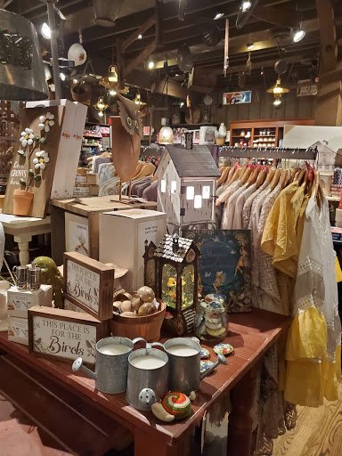 American Restaurant «Cracker Barrel Old Country Store», reviews and photos, 2421 Old Country Inn Dr, Caseyville, IL 62232, USA