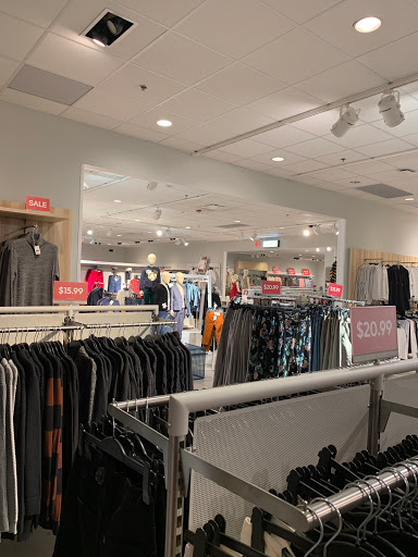Clothing Store «H&M», reviews and photos, 6170 Grand Avenue, Gurnee, IL 60031, USA