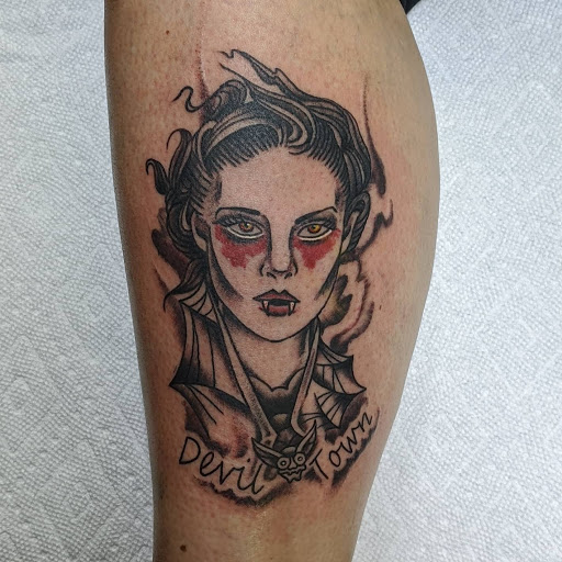 Tattoo Shop «Cloak and Dagger Tattoo», reviews and photos, 641 N Riverside Dr, Clarksville, TN 37040, USA