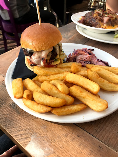 Reviews of Dr Foster's Waterfront Bar & Restaurant in Gloucester - Pub