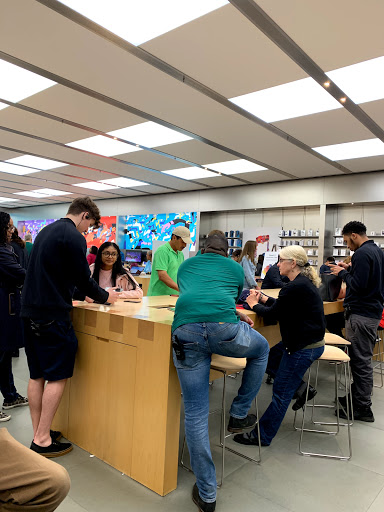 Computer Store «Apple King of Prussia», reviews and photos, 160 N Gulph Rd, King of Prussia, PA 19406, USA