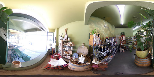 Grocery Store «Bear Foods Natural Market», reviews and photos, 125 E Woodin Ave, Chelan, WA 98816, USA