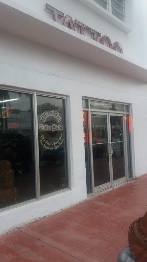 Tattoo Shop «Love Hate Tattoo Studio», reviews and photos, 1360 Washington Ave, Miami Beach, FL 33139, USA
