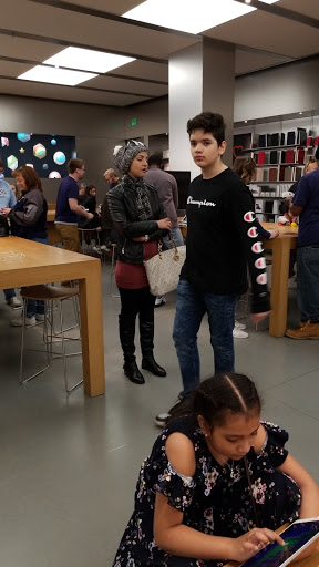 Computer Store «Apple Rosedale Center», reviews and photos, 1010 Rosedale Shopping Center, Roseville, MN 55113, USA