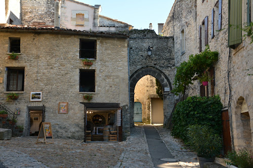 attractions Place du vieux marché Vaison-la-Romaine