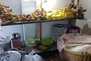 Nasi Uduk Ayam Goreng Lorong image