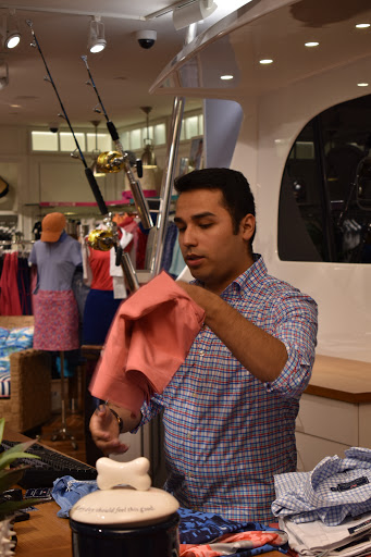 Clothing Store «Vineyard Vines», reviews and photos, 4700 Broadway St, Kansas City, MO 64112, USA