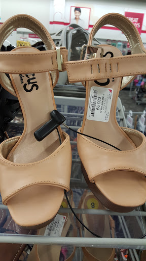 Clothing Store «Burlington Coat Factory», reviews and photos, 3333 N State Rd 7, Lauderdale Lakes, FL 33319, USA