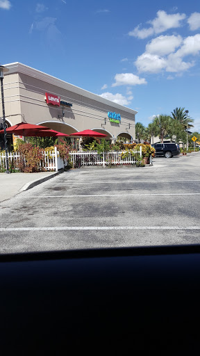 Outlet Store «VF Outlet», reviews and photos, 15501 S Apopka Vineland Rd, Orlando, FL 32821, USA