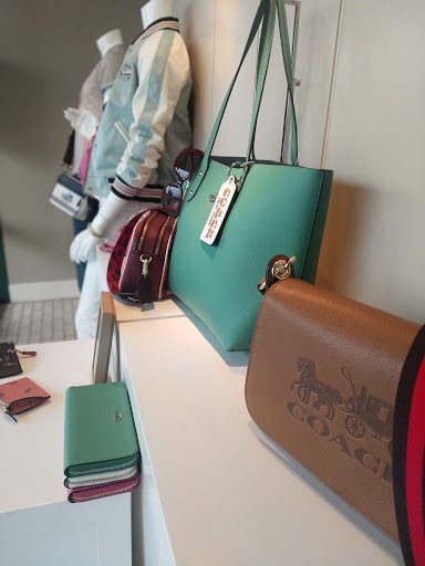 Outlet Mall «The Outlet Shoppes At Fremont», reviews and photos, 6245 N Old 27, Fremont, IN 46737, USA